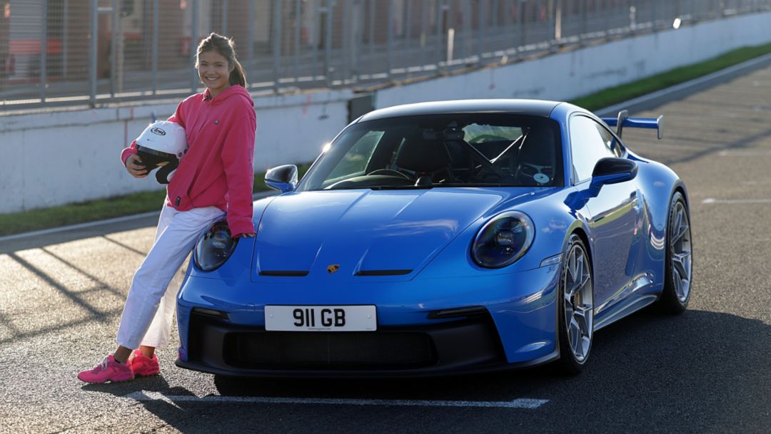 Emma Raducanu experiences the 911 GT3 on the race track at Brands Hatch